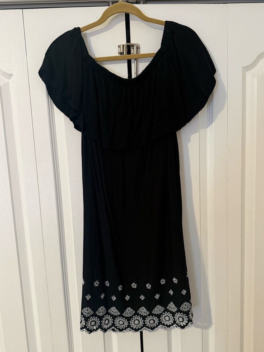 Old Navy Black Off-Shoulder Midi Dress with White Floral Hem